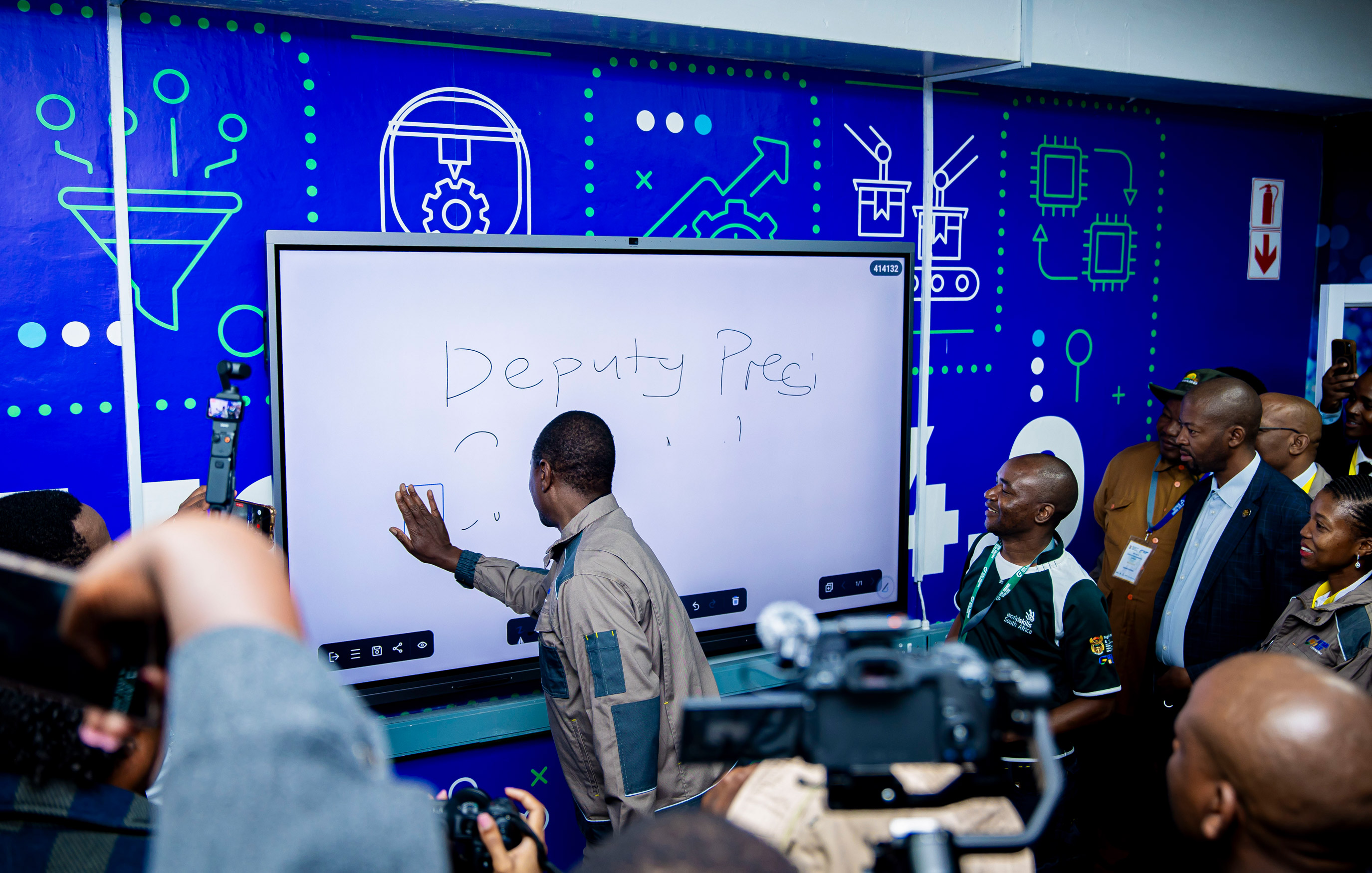 Deputy President of South Africa using a digital whiteboard at the 4IR Laboratory at Gert Sibande TVET College.